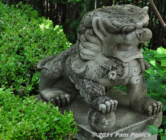 Asian Lion Statue