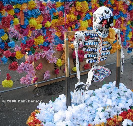 Dia de los Muertos in Austin - Digging