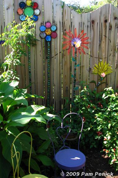 Inside Austin Gardens Tour 2009: Cheryl Goveia's garden - Digging